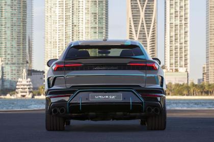 Πήρε 230 ώρες στην Lamborghini να βάψει αυτήν την Urus SE!